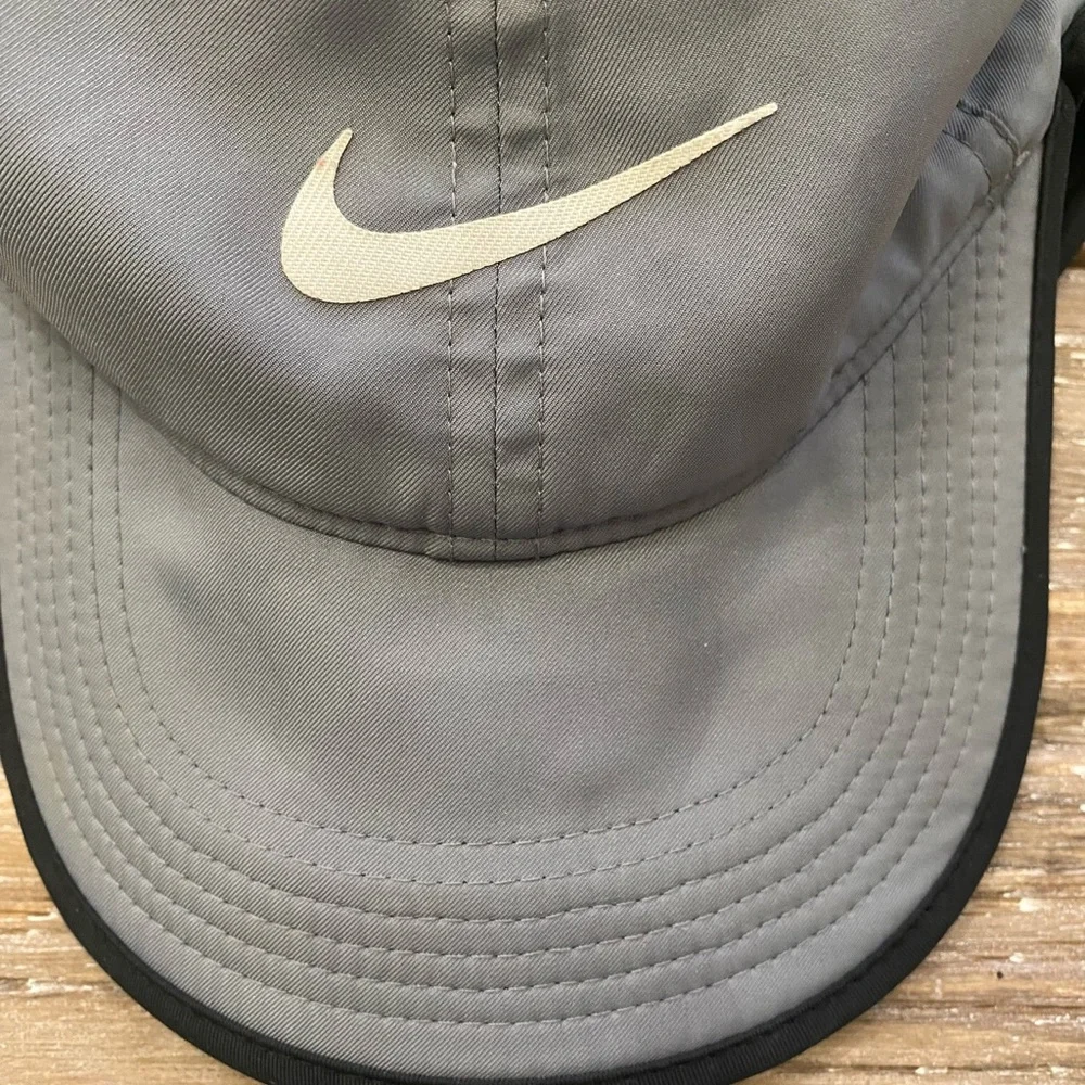 Nike Featherlight Dri Fit Adult Unisex‎ OS Gray/Black Adjustable Cap